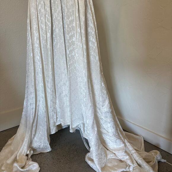 Adeline of California Women’s Small Gown White Jacquard Floral Pearl Net Bridal - Picture 6 of 7